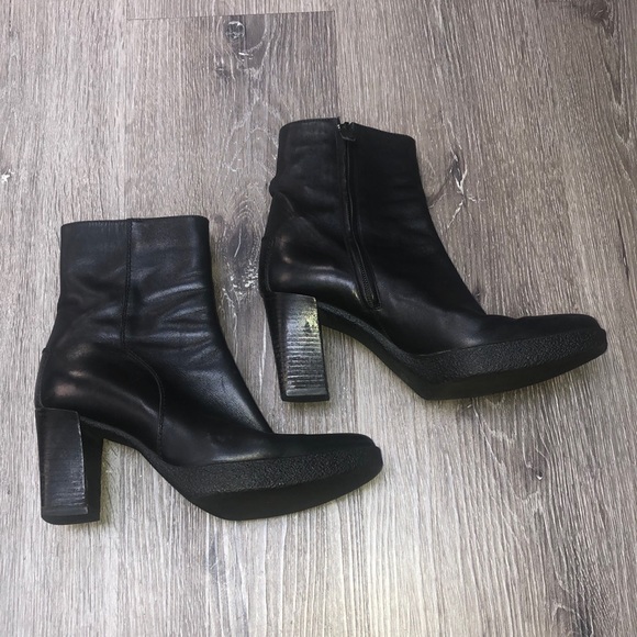 Tod’s Classic Leather Bootie Side Zip Stacked Heel - Picture 1 of 9